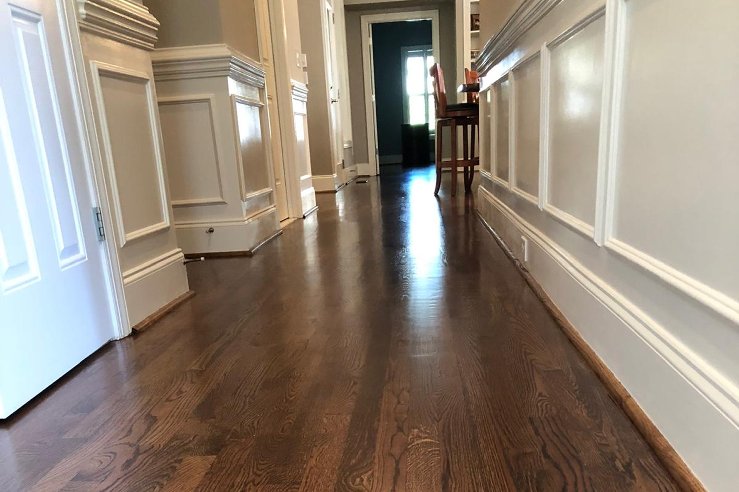 Hardwood Floors -_ SAND AND REFINISHING -_ Carrossel 1 de 3